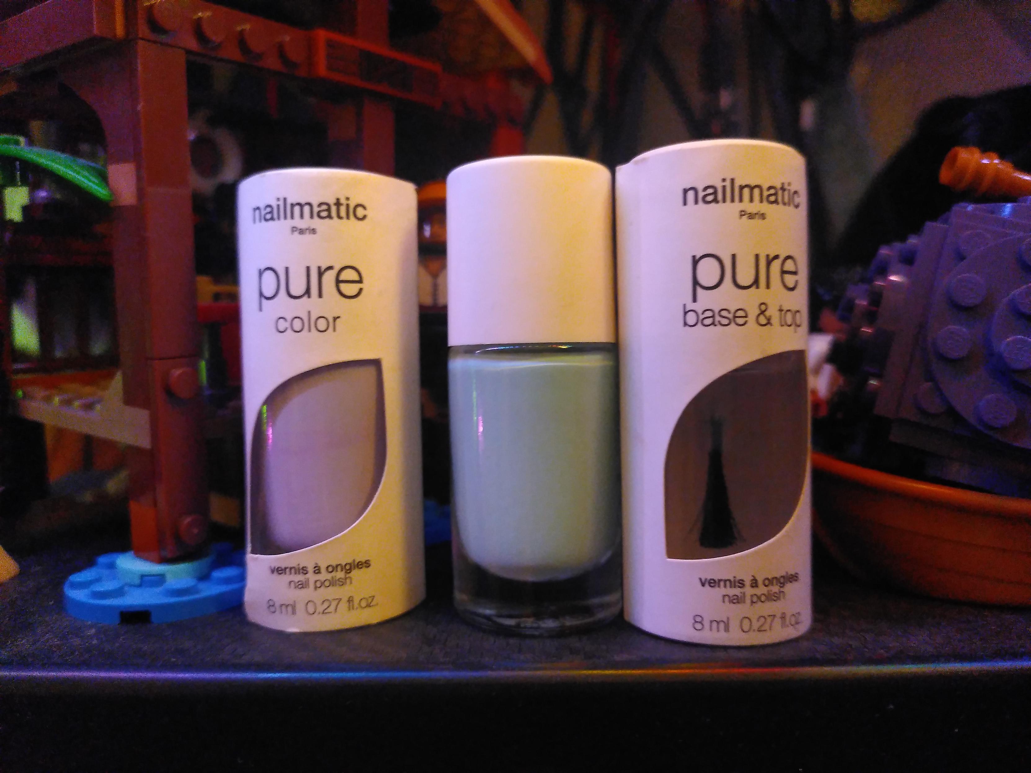 The lavander color named paola, the pastel green named mona and a clear bottle made to use as a base and a protective coat. The three are vegan nail paint made by nailmatic that sadly went bankrupt late last year