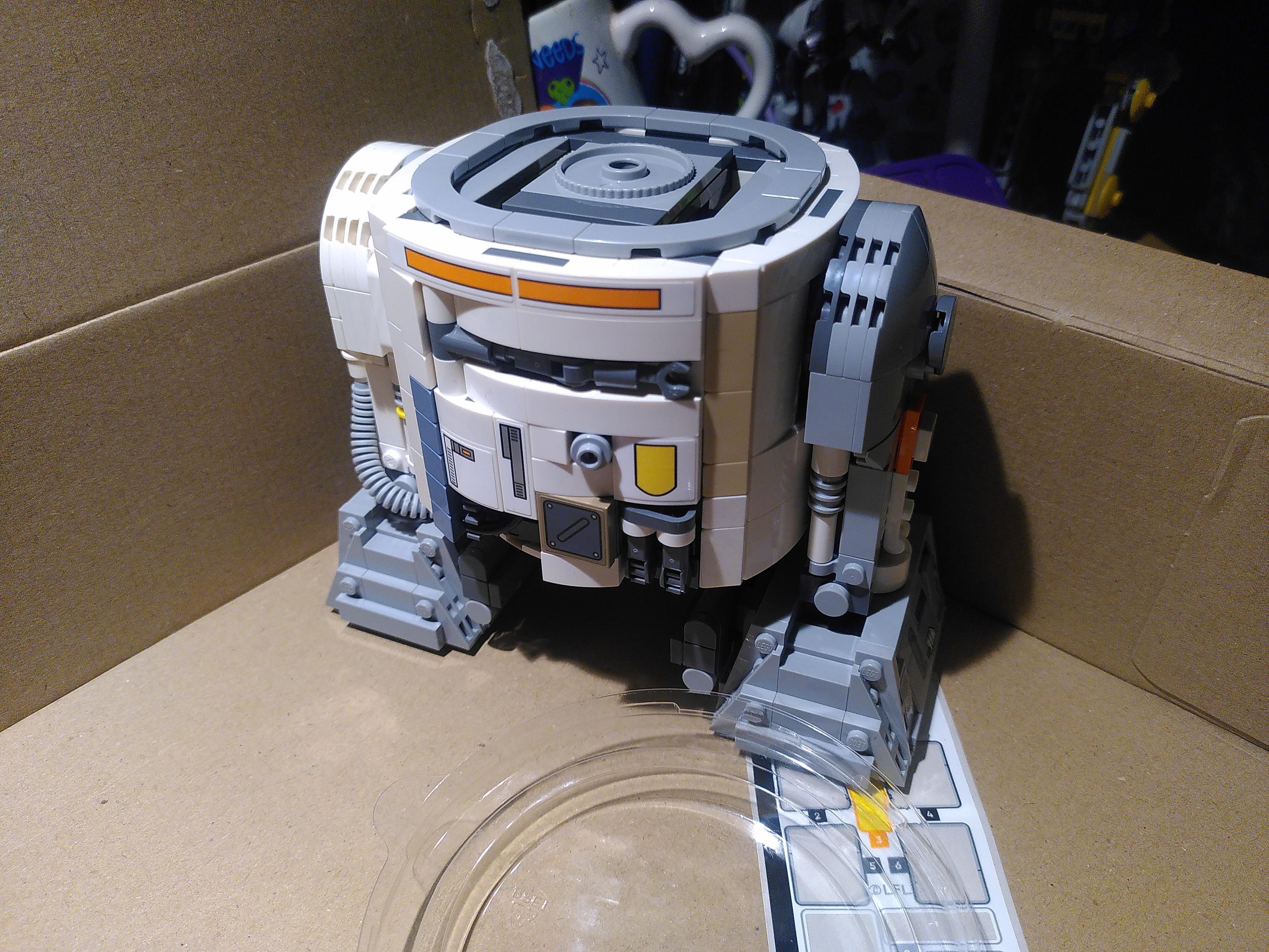 Photo of lego 75416 with bag 5/7 finished. It's the torso and legs of a star wars astromech. Body and right 